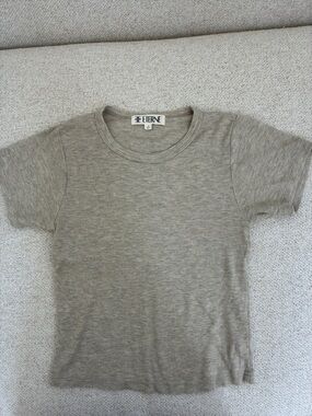 Eterne Short Sleeve Crewneck Tee in Light Taupe. Cropped or just at belly.